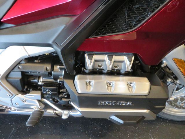 honda - gl-1800-goldwing-touring