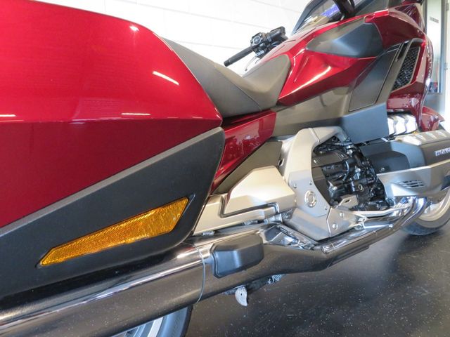honda - gl-1800-goldwing-touring