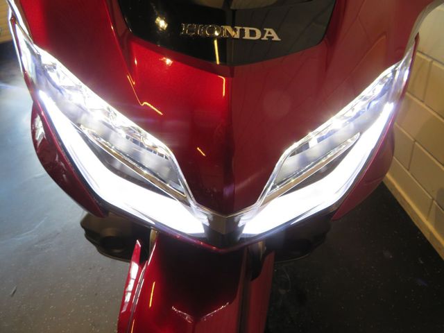 honda - gl-1800-goldwing-touring