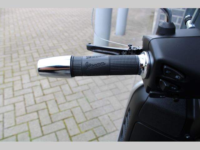 piaggio - gts-touring-300