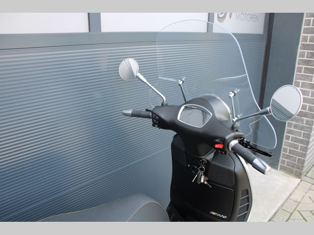 piaggio - gts-touring-300