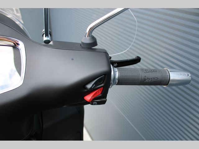 piaggio - gts-touring-300