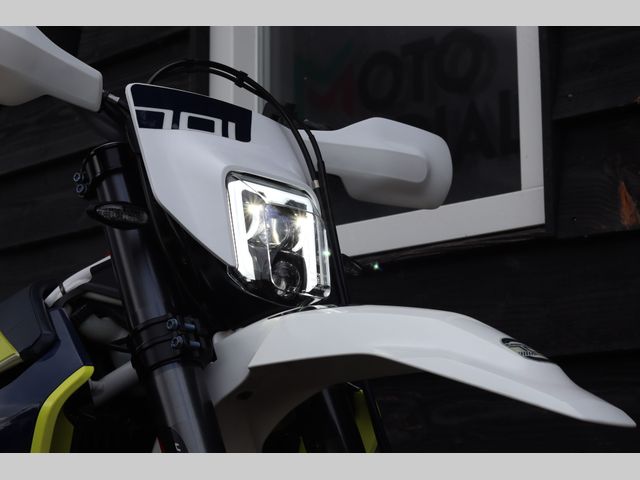 husqvarna - 701-supermoto