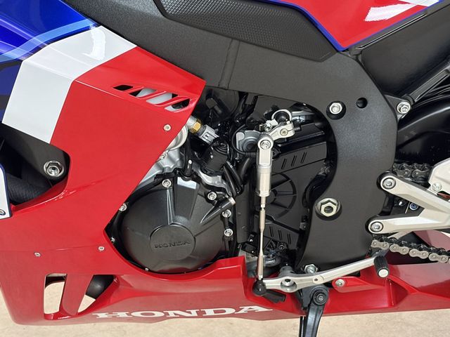 honda - cbr-1000-rr-r-fireblade