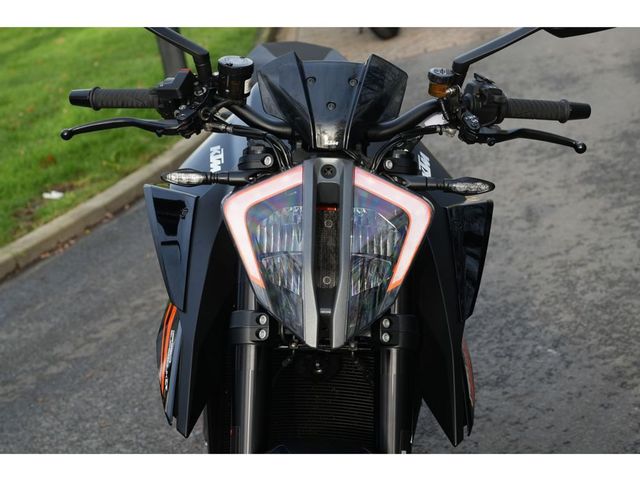 ktm - 1290-super-duke-r-evo
