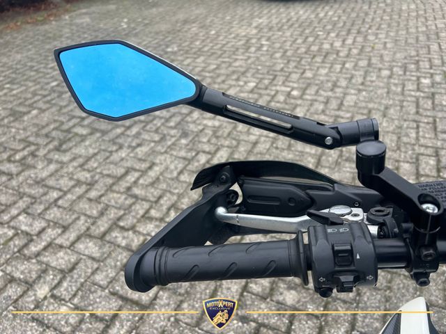 ducati - hypermotard-796