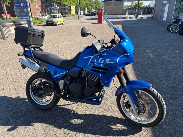 triumph - tiger-900