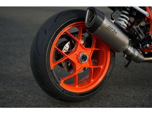 ktm - 1290-super-duke-r