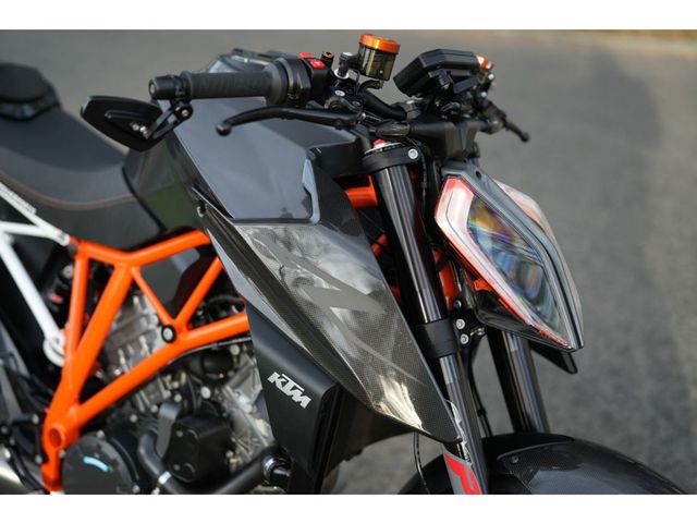 ktm - 1290-super-duke-r