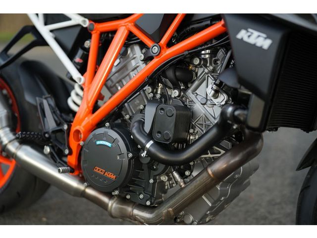 ktm - 1290-super-duke-r