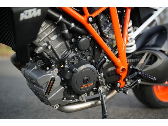 ktm - 1290-super-duke-r