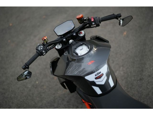 ktm - 1290-super-duke-r