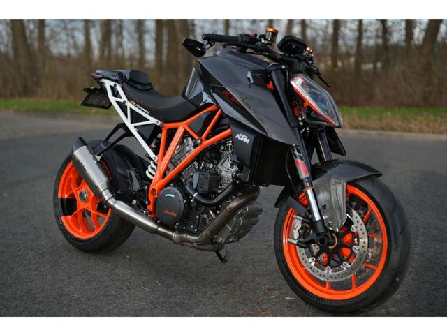 ktm - 1290-super-duke-r