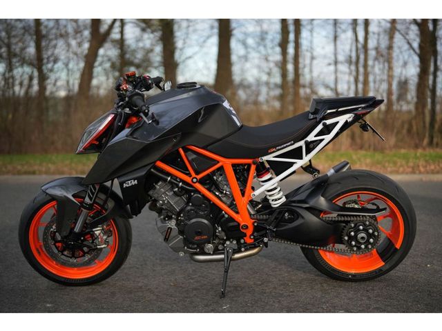 ktm - 1290-super-duke-r