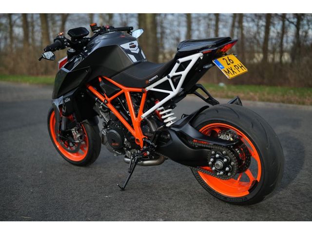 ktm - 1290-super-duke-r