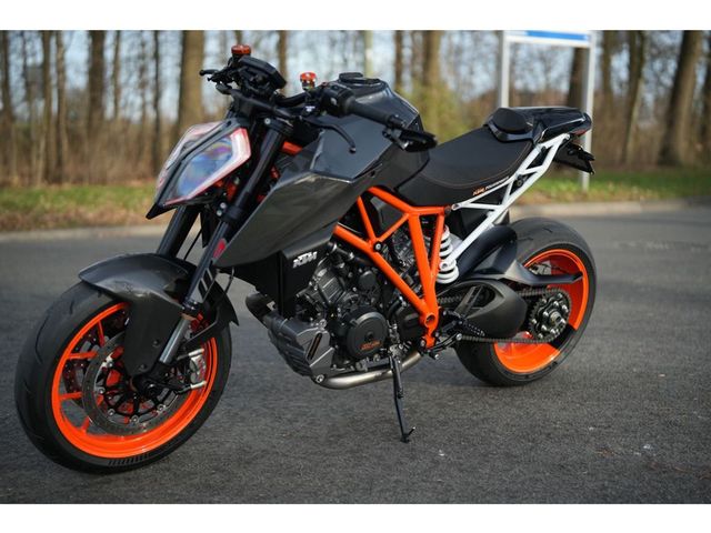 ktm - 1290-super-duke-r