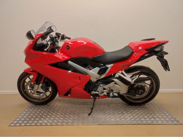 honda - vfr-800