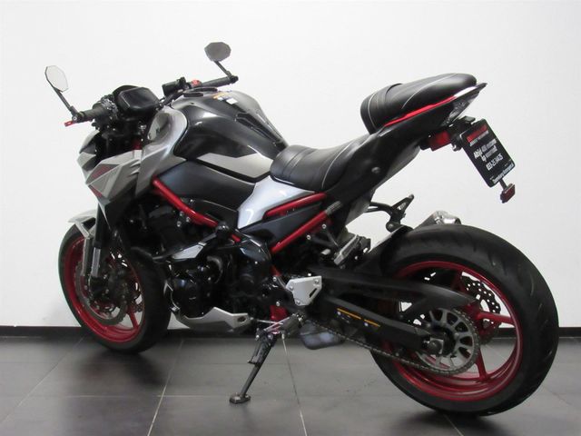 kawasaki - z900