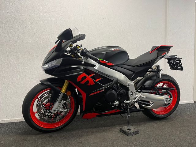 aprilia - rsv-4-r