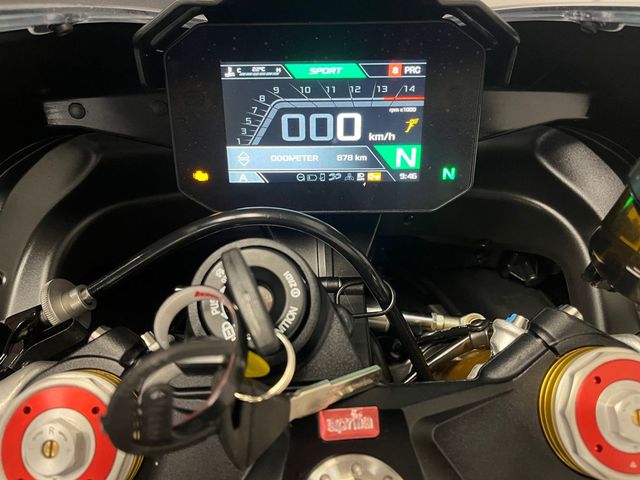 aprilia - rsv-4-r