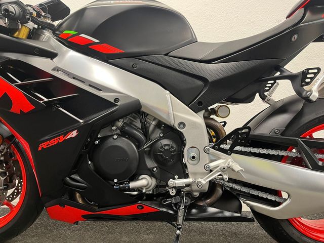 aprilia - rsv-4-r
