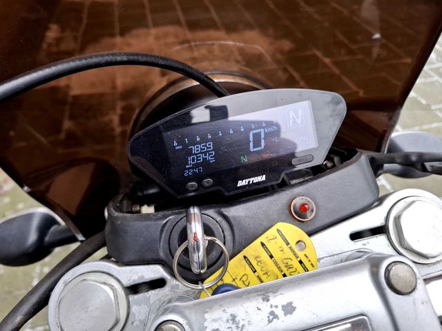 moto-guzzi - breva-750