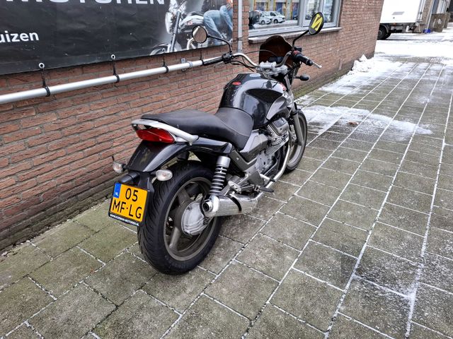 moto-guzzi - breva-750