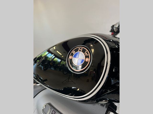 bmw - r-18