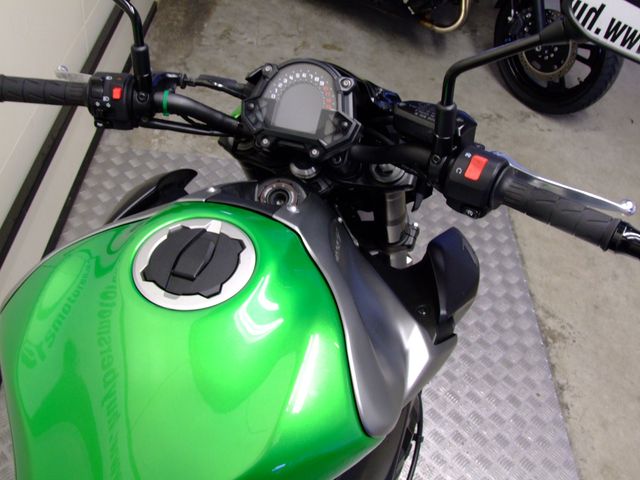 kawasaki - z900