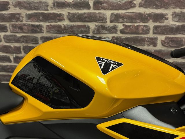 triumph - daytona-660