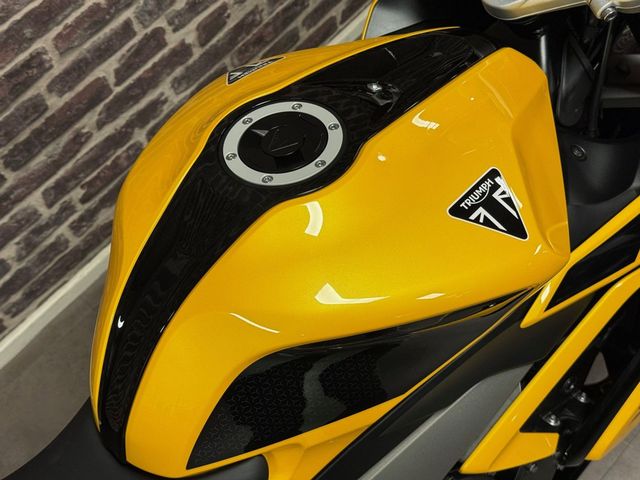 triumph - daytona-660