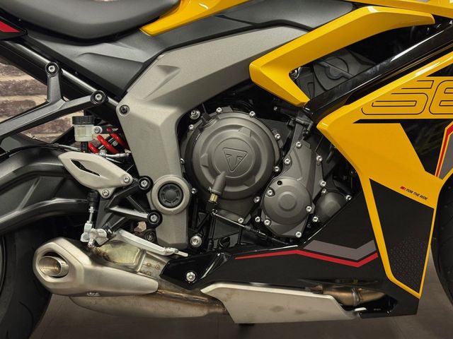 triumph - daytona-660