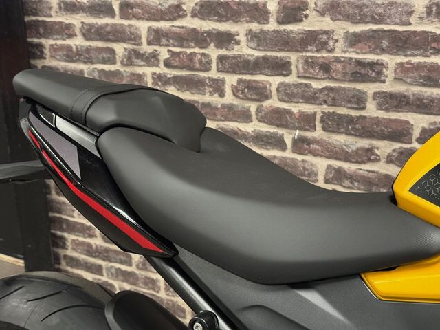 triumph - daytona-660