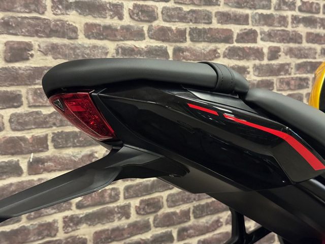 triumph - daytona-660