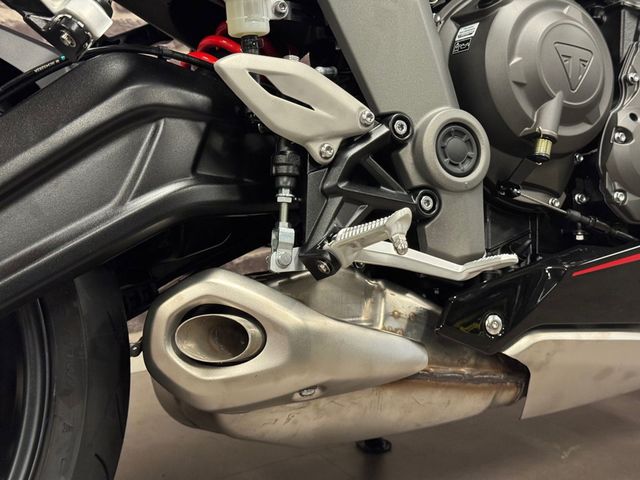 triumph - daytona-660