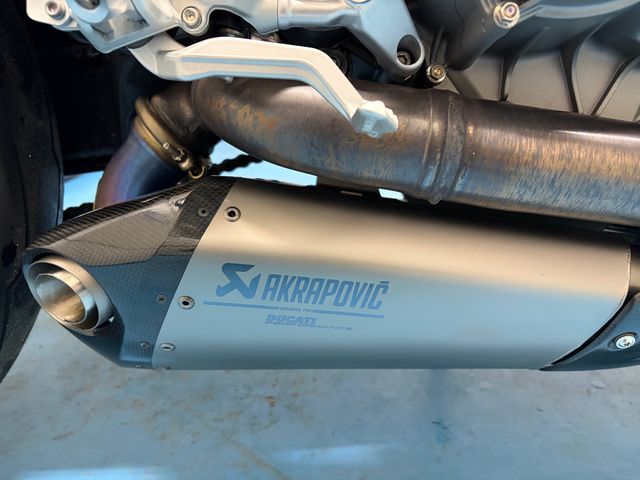 ducati - streetfighter-v2