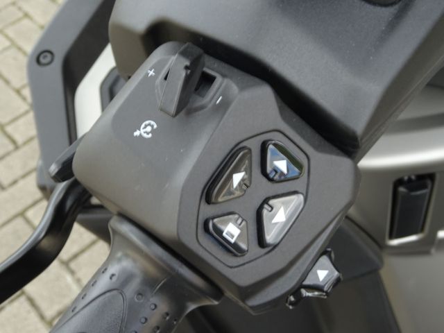 piaggio - mp3-530-hpe-advance-exlusive