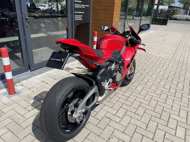 ducati - panigale-v4-s
