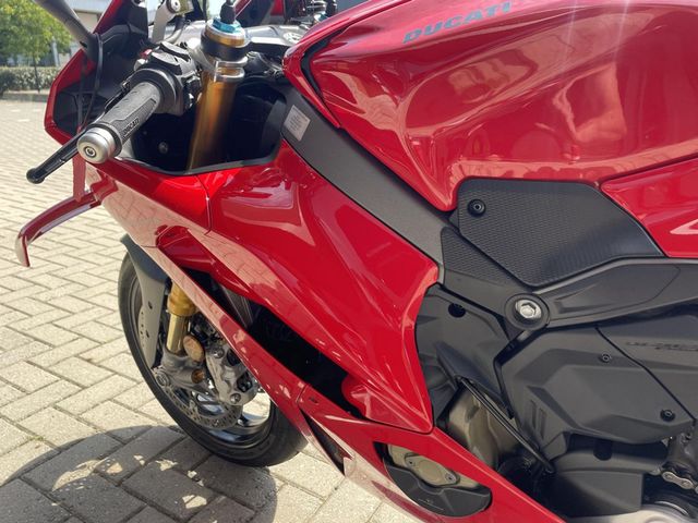 ducati - panigale-v4-s
