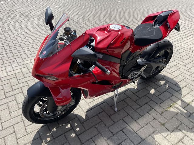 ducati - panigale-v4-s