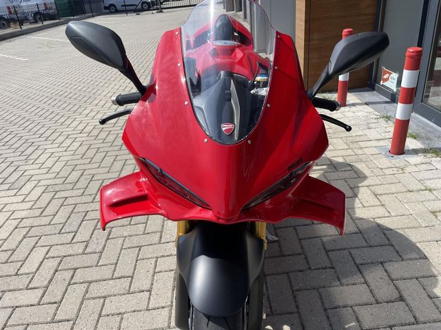 ducati - panigale-v4-s