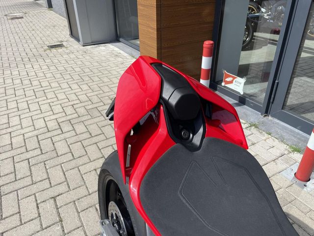 ducati - panigale-v4-s