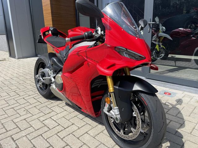 ducati - panigale-v4-s