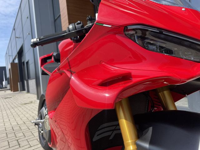 ducati - panigale-v4-s