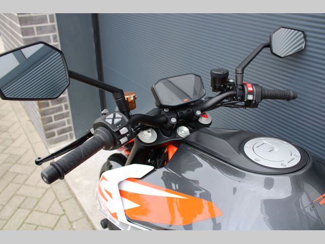 ktm - 1290-super-duke-r
