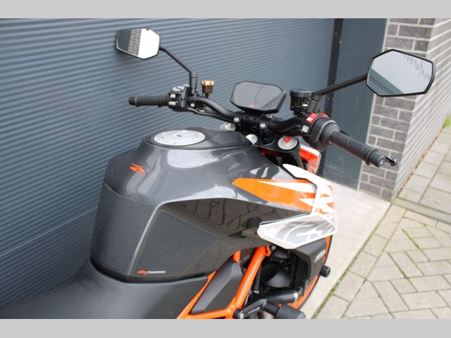 ktm - 1290-super-duke-r