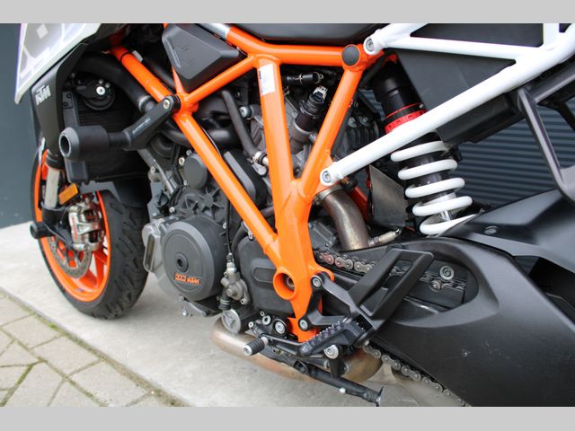 ktm - 1290-super-duke-r