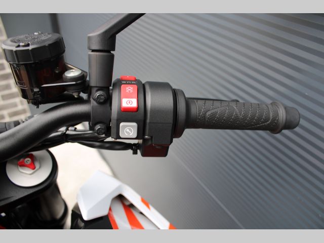 ktm - 1290-super-duke-r