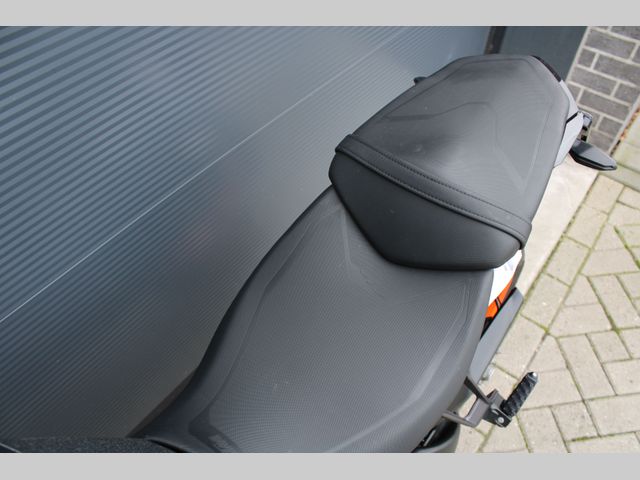 ktm - 1290-super-duke-r