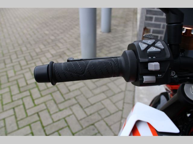 ktm - 1290-super-duke-r